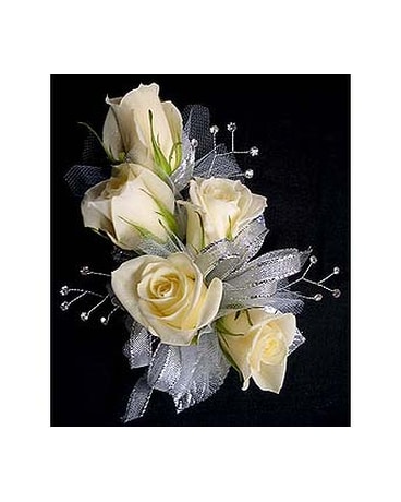 5 White sweetheart roses