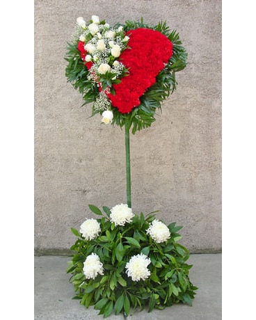Carnation Standing Heart with Rose Break