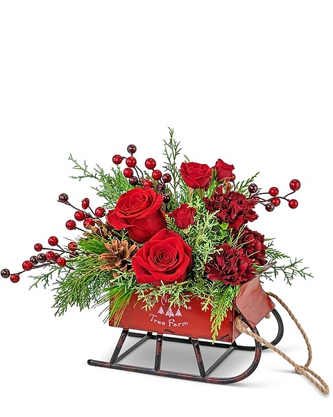 Aromatic Red Roses and Berries Centerpiece
