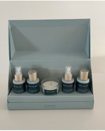 Whispering Moments Bath And Body Gift Set Flower Arrangement