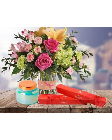 Blush Life Mother's Day Gift Package Flower Arrangement