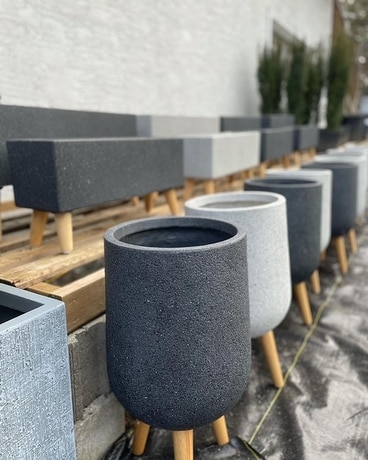 Nevo Outdoor Pots Flower Arrangement