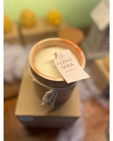 Christmas Candles, assorted Flower Arrangement