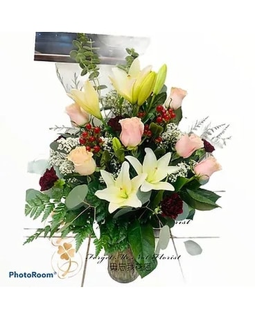 Designer Choice Fresh Flower Mix in Vase Flower Arrangement