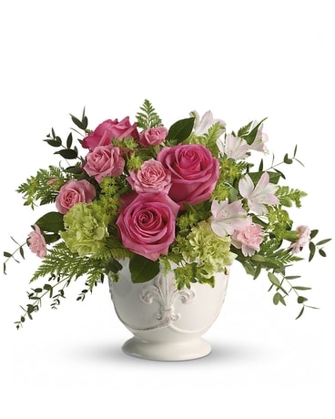 Fleur in pinks Flower Arrangement