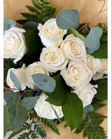 Beautiful White Roses Flower Arrangement