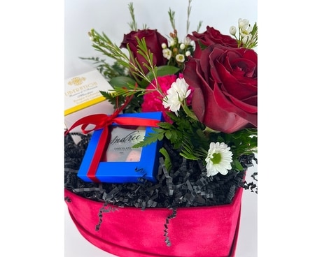 Boite d'Amour en coeur Flower Arrangement