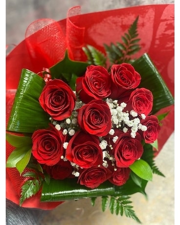 Twelve Elegant Red Roses Flower Arrangement