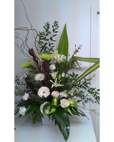 Moisan Fleuriste Sympathy Arrangement
