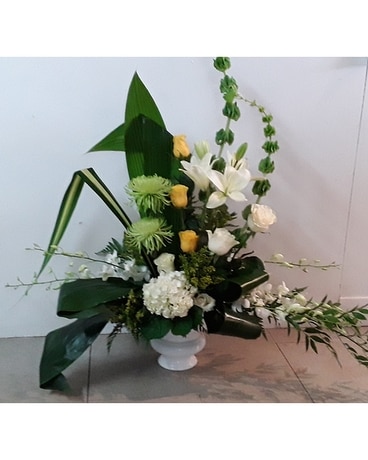 Moisan Fleuriste Sympathy Arrangement