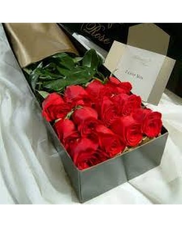 1 Dz ROSES IN  SIGNATURE BOX Flower Arrangement