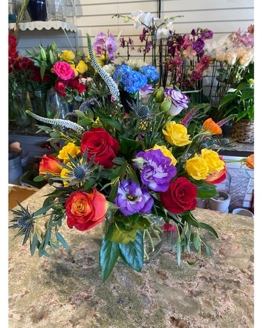 Lisianthus and ROZES Flower Arrangement