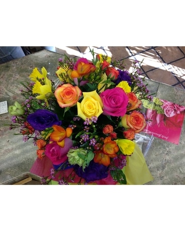 Cheerful Beauty Flower Arrangement