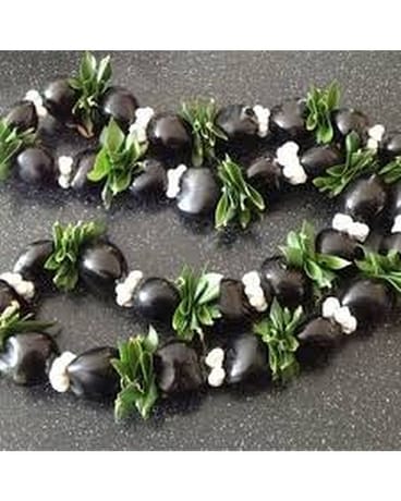 kikui nut/shells/ti leave lei Flower Arrangement