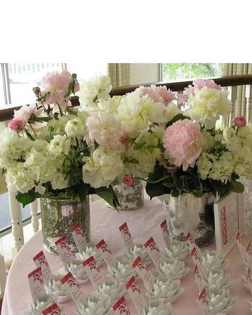 Sitting Table Centerpiece Flower Arrangement