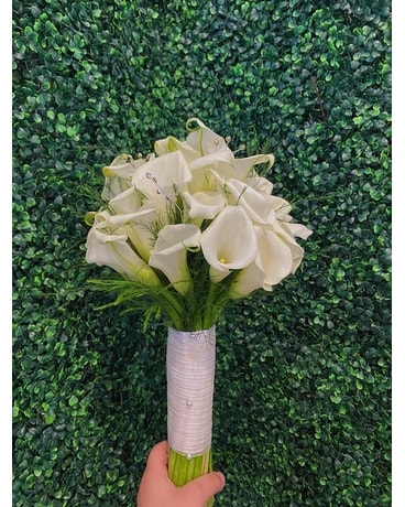 Traditional bridal bouquet Flower Arrangement