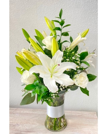 White and bright Flower Arrangement