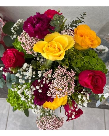 Romantic Hand Bouquet Flower Arrangement