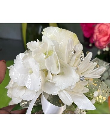 Glamour White Flower Arrangement