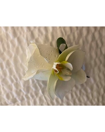 Boutonniere Flower Arrangement