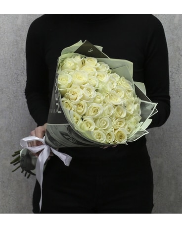 Wrapp me in white Flower Arrangement