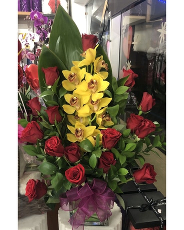 RED ROSE TROPICALS DESIGNERS CHOICE Flower Arrangement