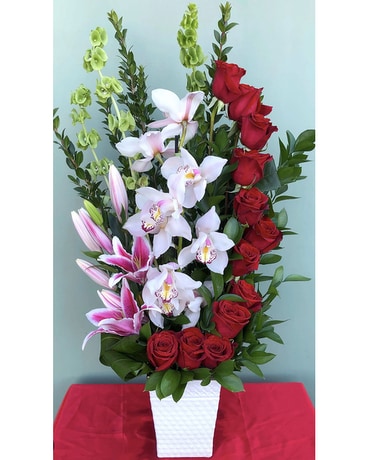 WHITE CYMBIDIUM ELEGANCE Flower Arrangement
