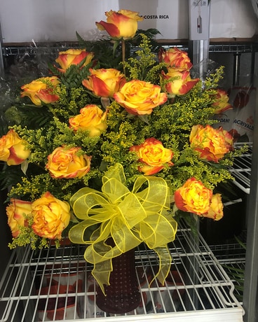 DOZEN ROSES ARRANGMENT DESIGNERS CHOICE Flower Arrangement