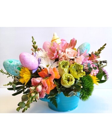 Homy and Bright Flower Arrangement