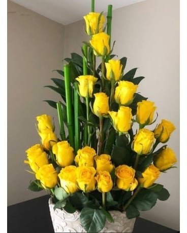Classic Premium Yellow - Large Flower Arrangement