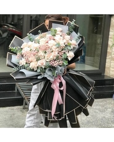 LUXURY PINK BOUQUET Flower Arrangement