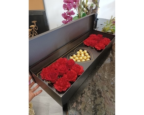 LUXURY FLOWER BOX Flower Arrangement