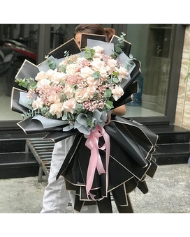 LUXURY BOUQUET size,  inches height and  inches wide.