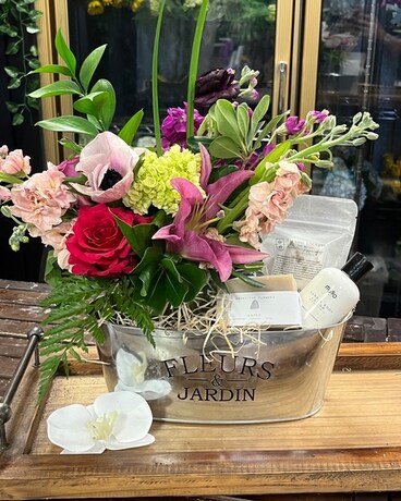 Gift Crate: Oh The Smell! Flower Arrangement