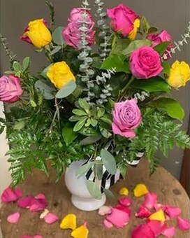 Regal Elan Roses: Spring Assortment Flower Arrangement