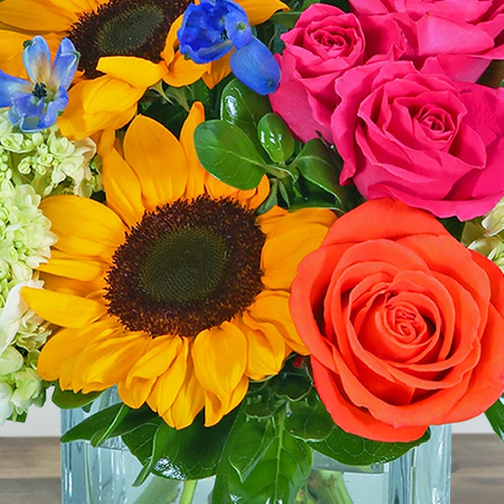 Enchanting Valencia in Plymouth MI - Vanessa's Flowers