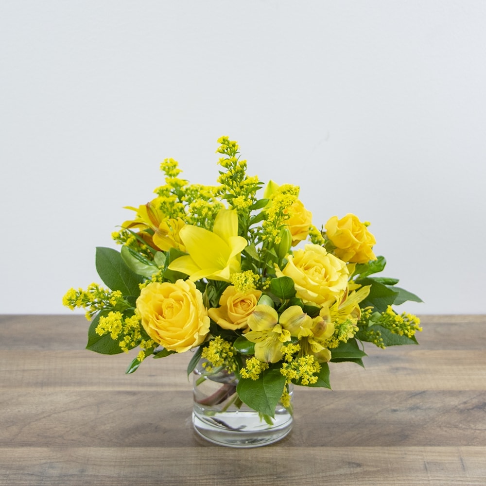 ベルナール カトラン 赤いテーブル 花束 Cotswald Garden Bouquet in Winston Salem NC - Sherwood