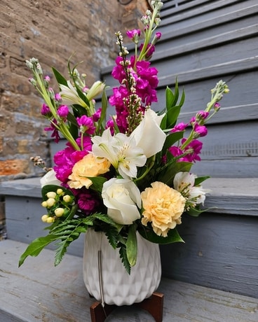 Flowers in a Gift in Chicago, IL | Same-Day Flower Delivery