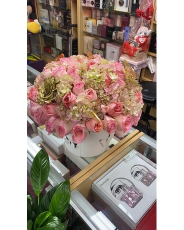 Glitterin Gold Flower Arrangement