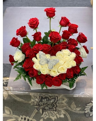 Canasta De Corazon Basket Arrangement