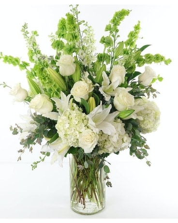 Elegant Ivory Flower Arrangement