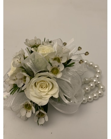 Deluxe Spray Rose Corsage Flower Arrangement