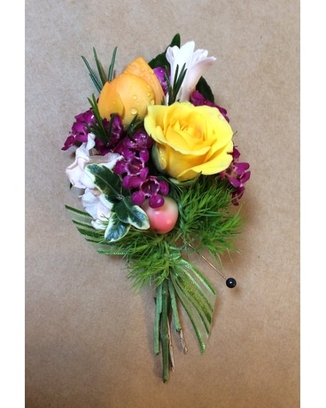 Boutonniere Mixed Flower Boutonniere