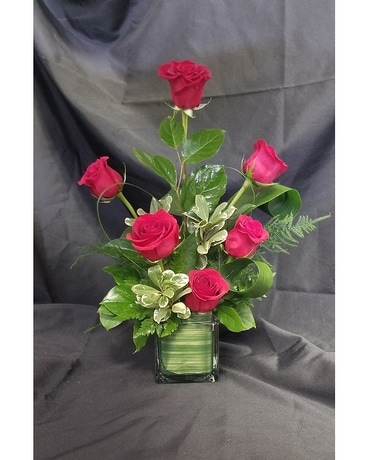 Modern Rose Arrangement Flower Arrangement