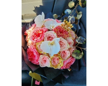 Queen Pink Bouquet Flower Arrangement