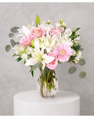 Lavish Flowers Delivery Grand Blanc MI - Grand Blanc Florist By Vogts