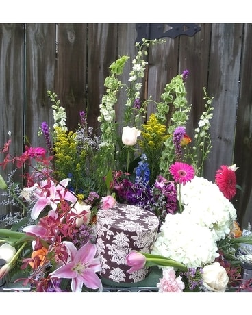 Serenity Urn Ring Funeral Arrangement
