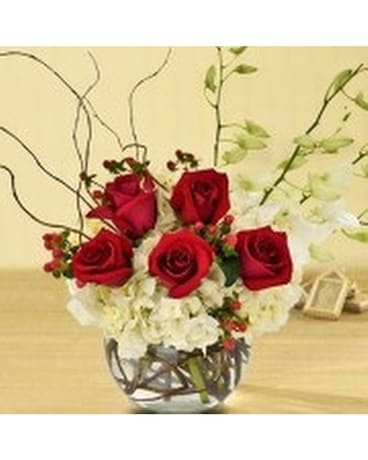 Sweet Hydrangea & Rose Flower Arrangement