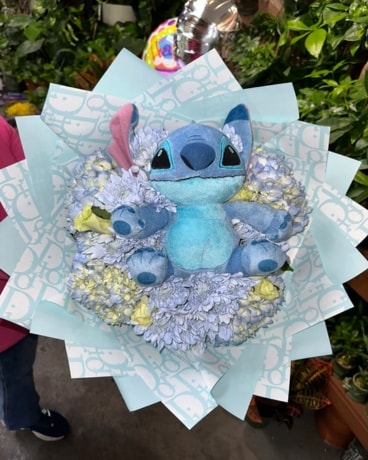 Blue Plush Ramo Buchon Bouquet