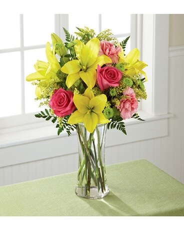 THE FTD® BRIGHT & BEAUTIFUL™ BOUQUET Flower Arrangement